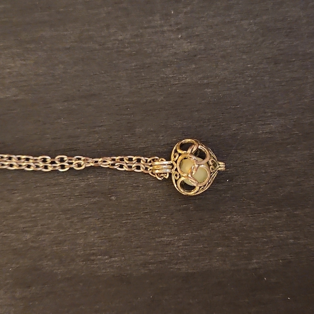 Heart Glow-in-the-Dark necklace